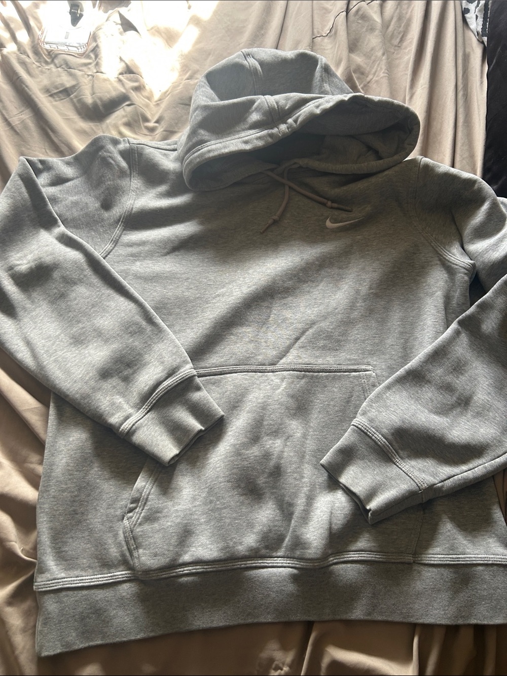 Nike Men’s Light Gray Pullover Hoodie
